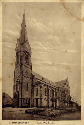 Katholische Pfarrkirche, erbaut 1897 - 1899, Architekt Hector, Saarbrcken, der Unternehmer Ambr aus Waldrach bernahm die Erd-, Mauer- und Steinhauerarbeiten. Die Bruchsteine wurden in einem nahegelegenen Steinbruch gebrochen. 