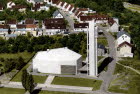 Luftaufnahme der kath. Kirche Maria Königin (1970 - 1995) mit siedlung "Auf Bauers".