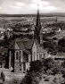 Gesamtansicht der kath. Pfarrkirche von Osten. 1961 erfolgte auf der Rckseite der Kirche der Anbau des Sakristei- und Jugendheim-Gebudes.